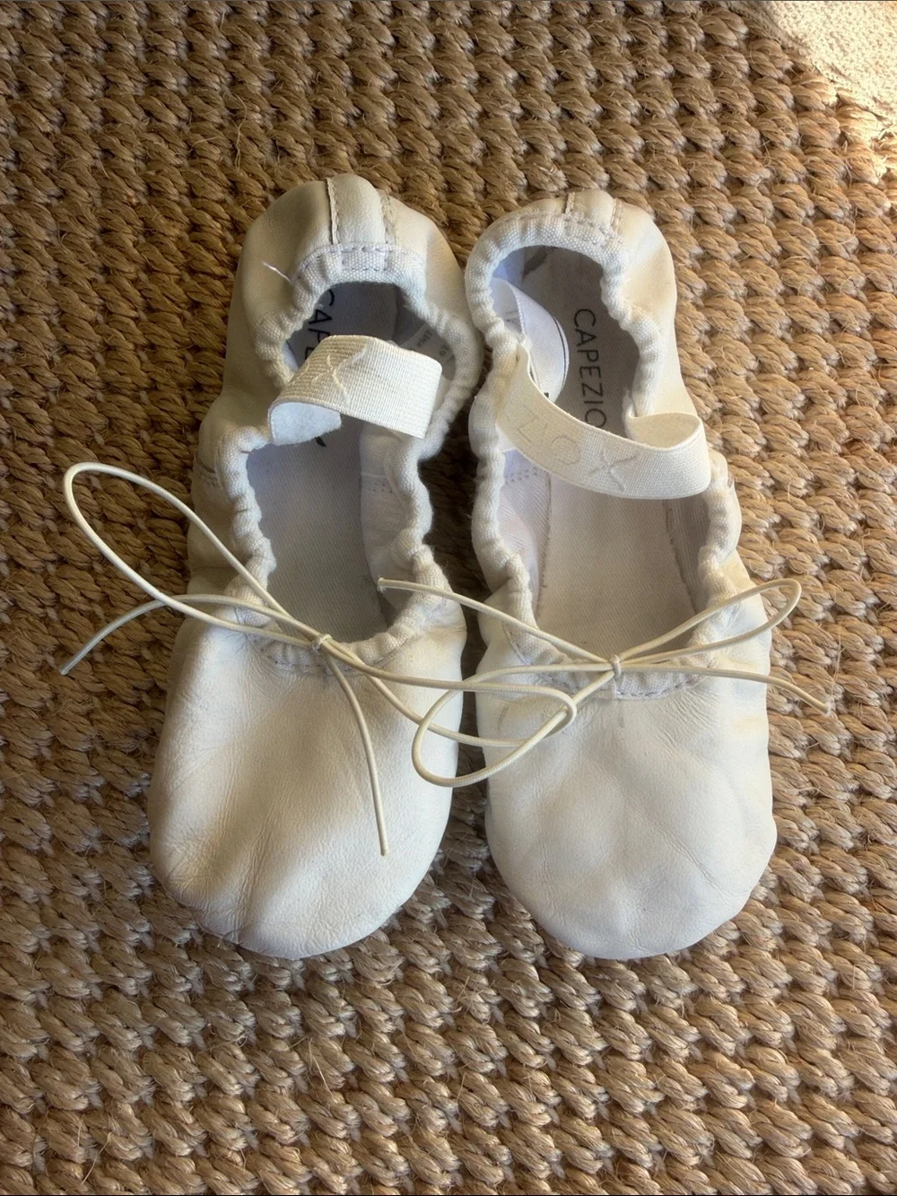 Capezio Kids Cream Leather Ballet Flats with Bow size 13
